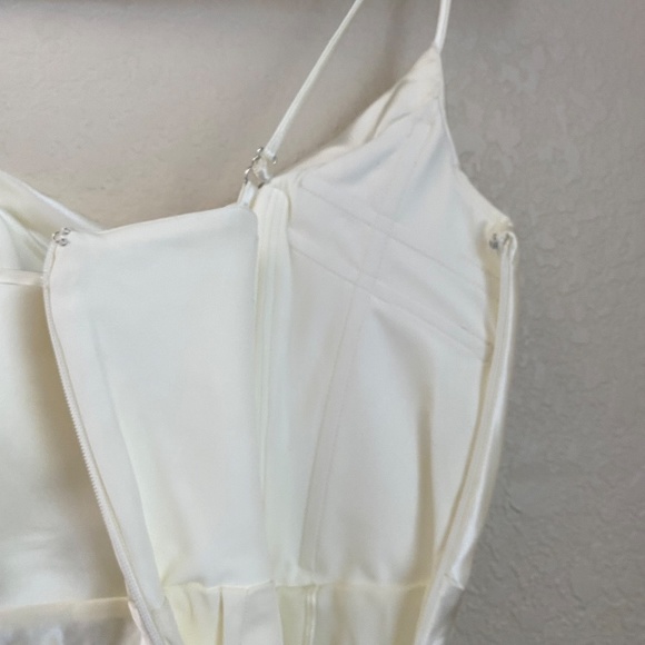 House of CB Reva Dress in Ivory satin size Medium NWOT white midi - Picture 12 of 17